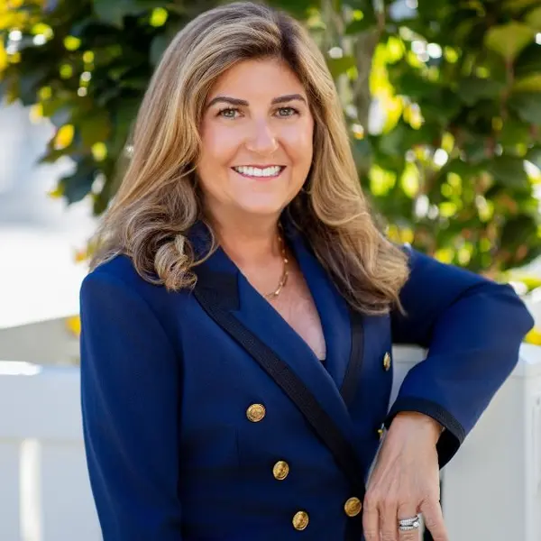 MEET JENNIFER BARNETT